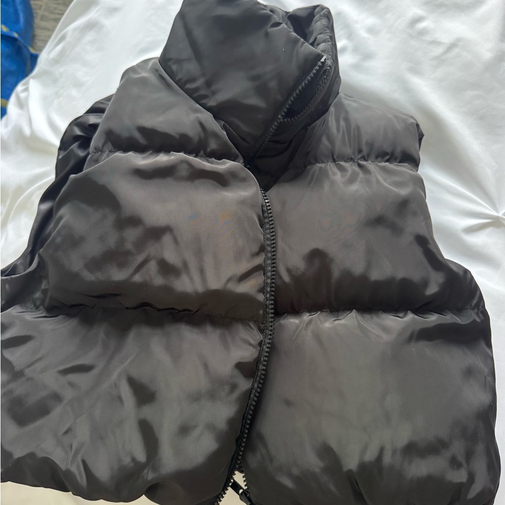 SHEIN Cropped Black Puffer Vest Small